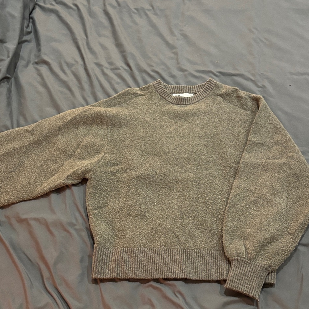 Zara Women's Gray Crew Neck Sweater